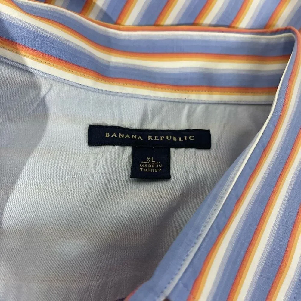Banana Republic features vertical